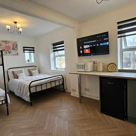 Newly Renovated Studios & Ensuite Rooms! - Camberwell Лондон Екстер'єр фото