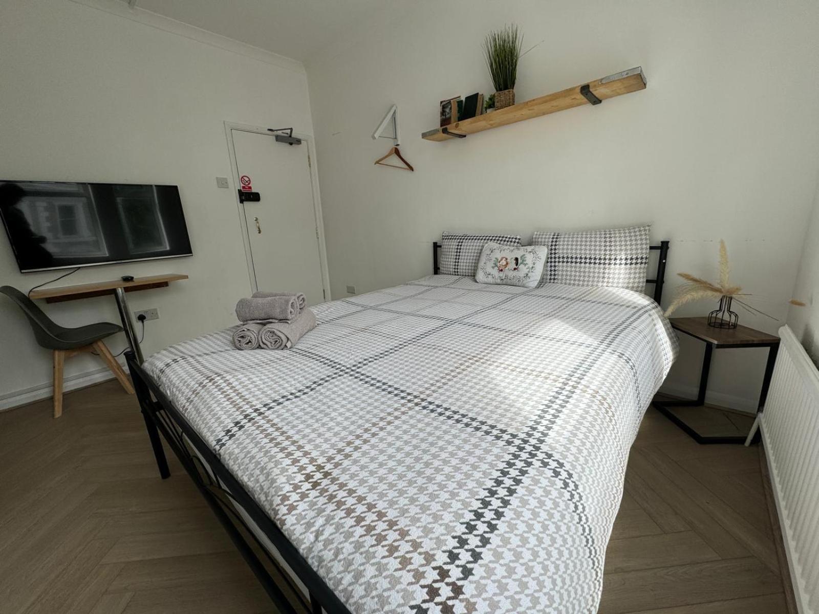 Newly Renovated Studios & Ensuite Rooms! - Camberwell Лондон Екстер'єр фото