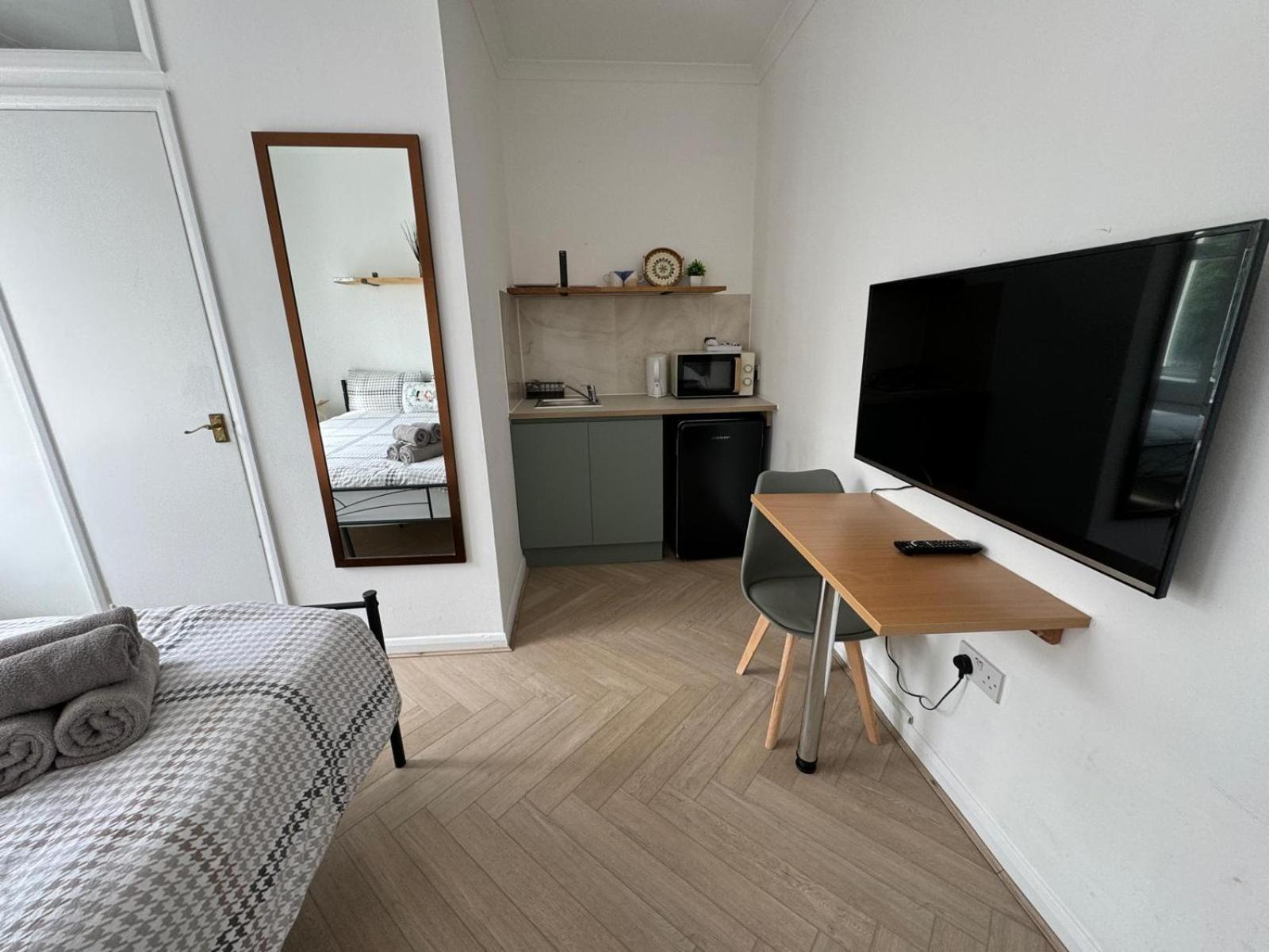 Newly Renovated Studios & Ensuite Rooms! - Camberwell Лондон Екстер'єр фото
